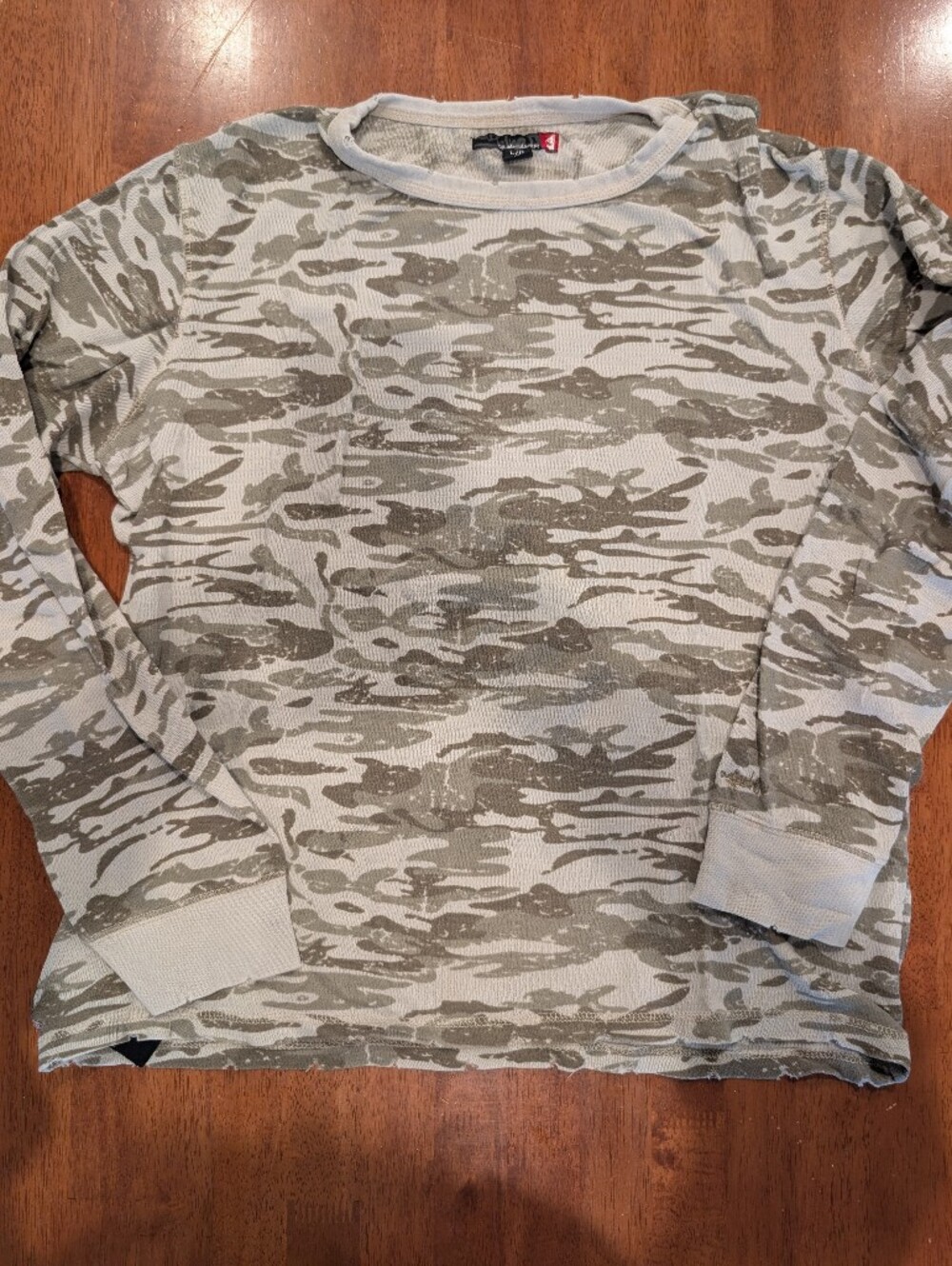 Quiksilver Men's L Slim Fit Distressed Long Sleeve Crew Neck Camo  Knit Tee